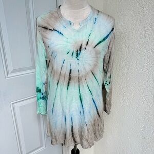 BW ATTIRE. NWT. Lightweight long sleeve, Tie Dye T-Shirt. Size S..Summer.